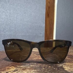 Used Ray-Ban Tortoiseshell Brown Polarized Sunglasses -